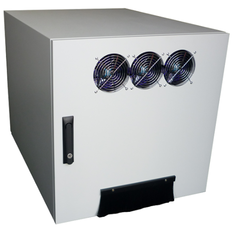 Abschließbare Rücktür mit Kabelschleuse und ausblasenden Silent Lüftern Office Rack hinten